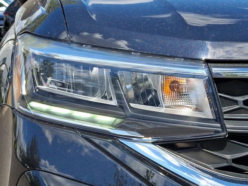 Used 2022 Volkswagen Taos SE w/ Driver Assistance Package image 10