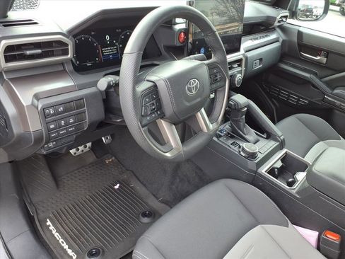 Used 2024 Toyota Tacoma TRD Sport image 12