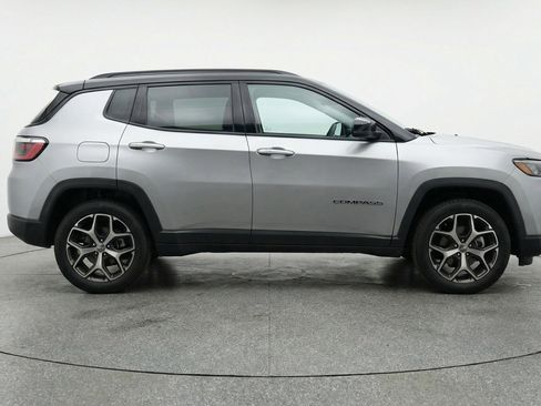 Used 2025 Jeep Compass Limited AWD/4WD image 11