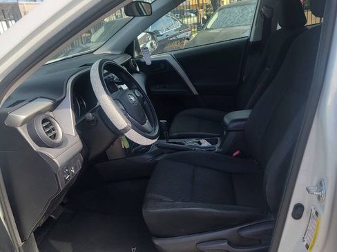 Used 2016 Toyota RAV4 LE FWD image 17