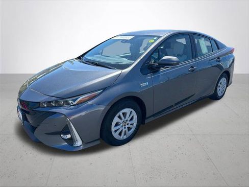 Certified 2018 Toyota Prius Prime Advanced FWD image 2