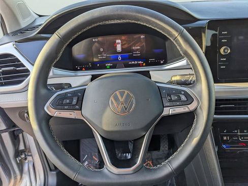 Certified 2025 Volkswagen Taos SE image 24