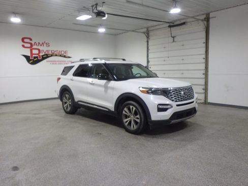 Used 2020 Ford Explorer Platinum w/ Premium Technology Package AWD/4WD image 5