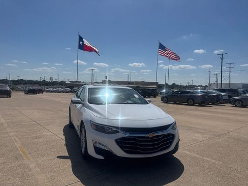 Used 2024 Chevrolet Malibu LT FWD image 3