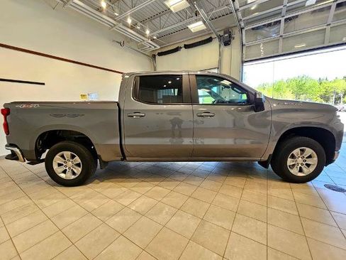 Used 2022 Chevrolet Silverado 1500 LT AWD/4WD image 4