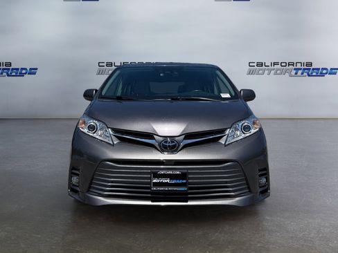 Used 2018 Toyota Sienna XLE w/ XLE Navigation Package AWD/4WD image 2