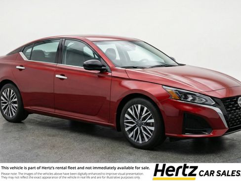 Used 2025 Nissan Altima 2.5 SV image 1