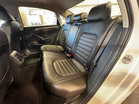 Used 2018 Volkswagen Passat 2.0T SEL Premium FWD image 14