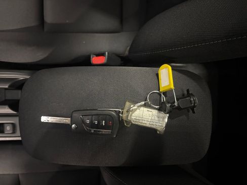 Used 2025 Toyota Corolla LE image 21