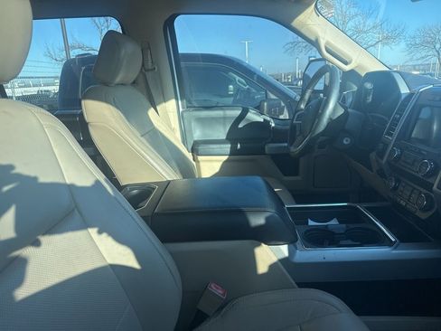 Used 2019 Ford F250 Lariat w/ Chrome Package image 3