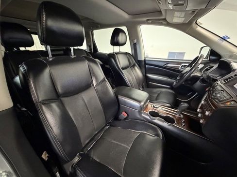 Used 2020 Nissan Pathfinder Platinum image 9