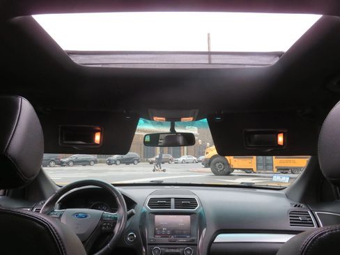 Used 2016 Ford Explorer XLT w/ Equipment Group 202A image 13