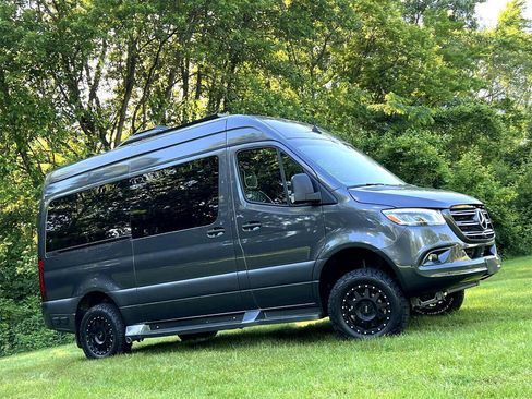 Used 2022 Mercedes-Benz Sprinter 3500 image 2