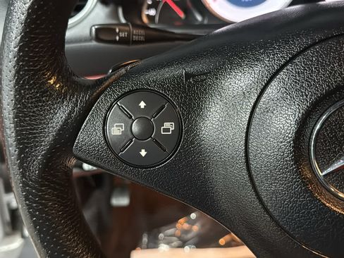 Used 2009 Mercedes-Benz SL 550 image 12