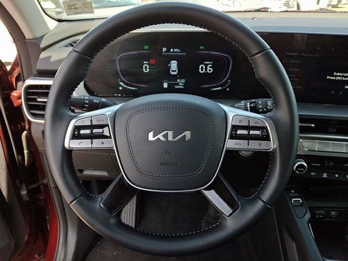 Certified 2023 Kia Telluride S w/ S Sunroof Package AWD/4WD image 20