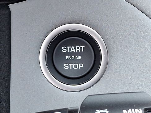 New 2026 Land Rover Range Rover Velar Dynamic SE image 18