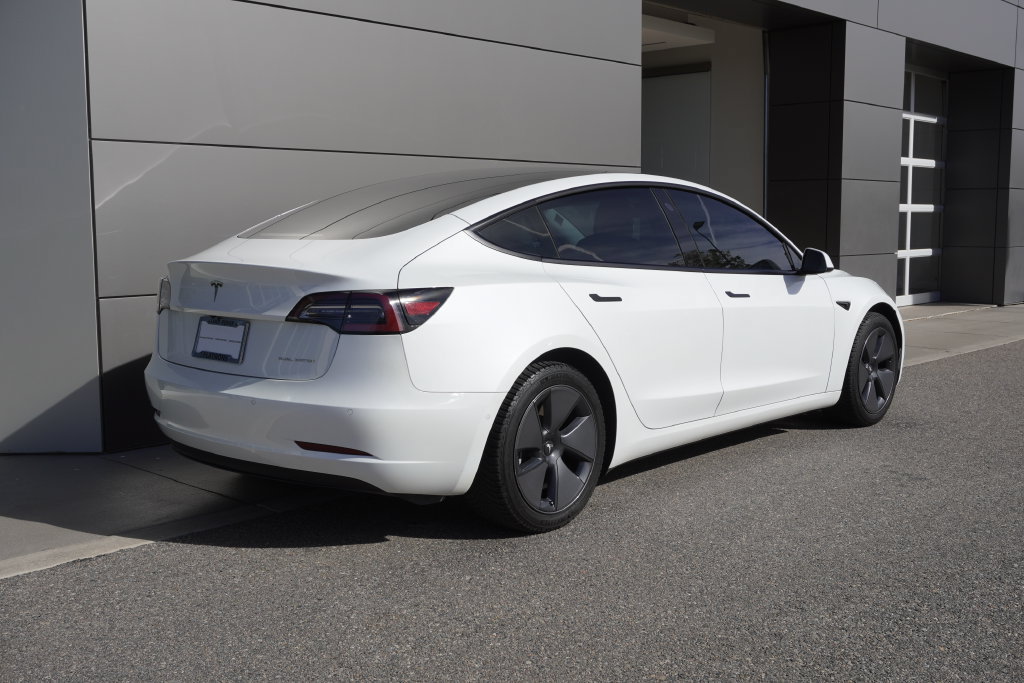 Used 2022 Tesla Model 3 Long Range AWD/4WD image 4