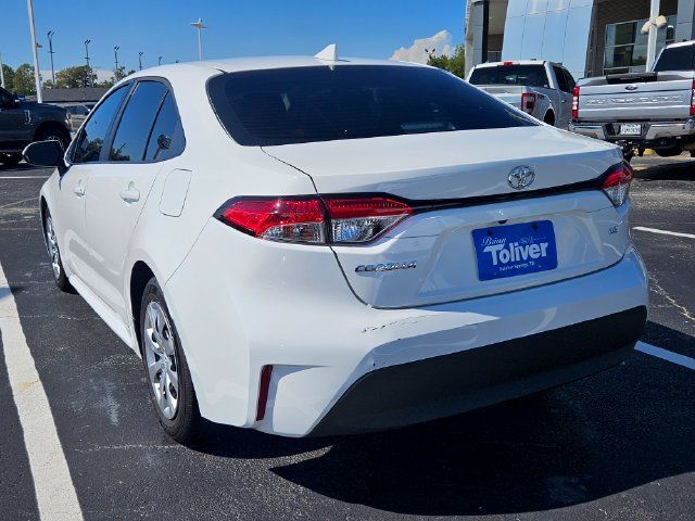 Used 2024 Toyota Corolla LE FWD image 3