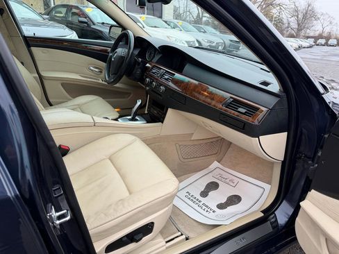 Used 2009 BMW 528i xDrive Sedan image 16
