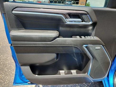 Used 2022 Chevrolet Silverado 1500 LTZ w/ Z71 Off-Road Package AWD/4WD image 13