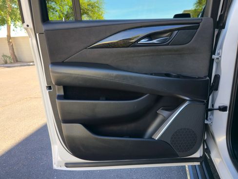 Used 2018 Cadillac Escalade ESV Platinum image 32