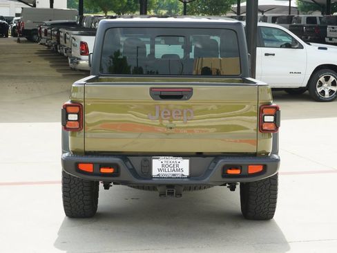 Used 2025 Jeep Gladiator Mojave w/ Convenience Group AWD/4WD image 4