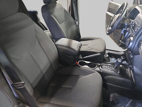 Used 2018 Jeep Wrangler Unlimited Sport S AWD/4WD image 11