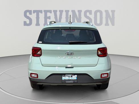 Used 2025 Hyundai Venue SEL FWD image 4