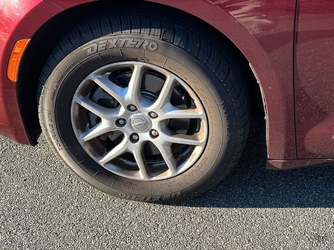 Used 2020 Chrysler Pacifica Touring-L image 12