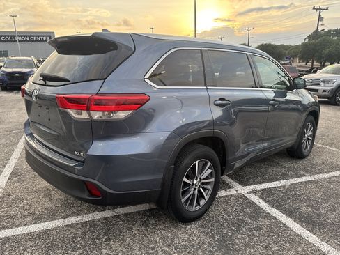 Used 2018 Toyota Highlander XLE FWD image 3