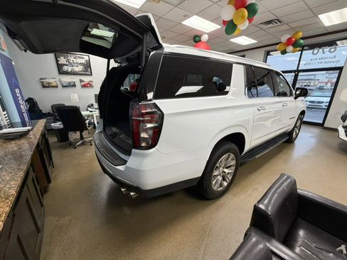 Used 2023 Chevrolet Suburban Premier image 28