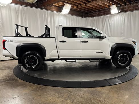 Used 2024 Toyota Tacoma TRD Off-Road w/ TRD Off Road Premium Package AWD/4WD image 6