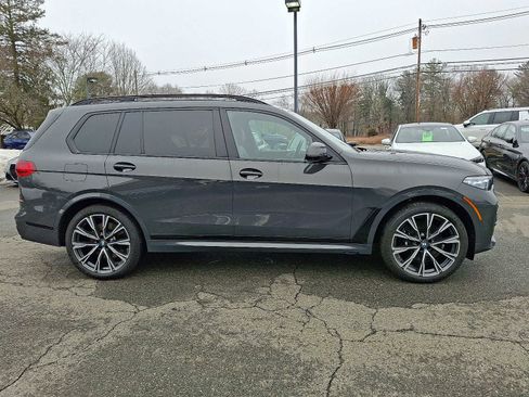 Used 2022 BMW X7 M50i image 8