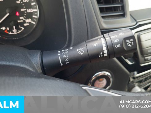 Used 2020 Nissan Pathfinder S image 18