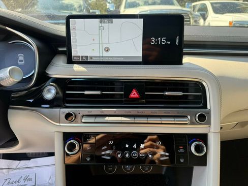 Used 2025 Genesis G70 2.5T image 6