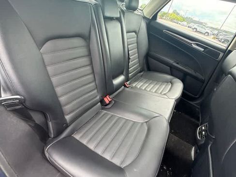 Used 2018 Ford Fusion SE w/ Fusion SE Technology Package FWD image 14