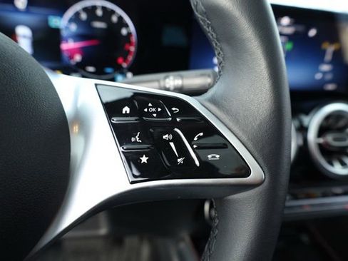 Used 2024 Mercedes-Benz GLB 250 image 17