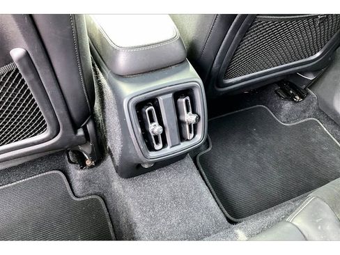 Used 2020 Volvo XC40 T5 R-Design image 30