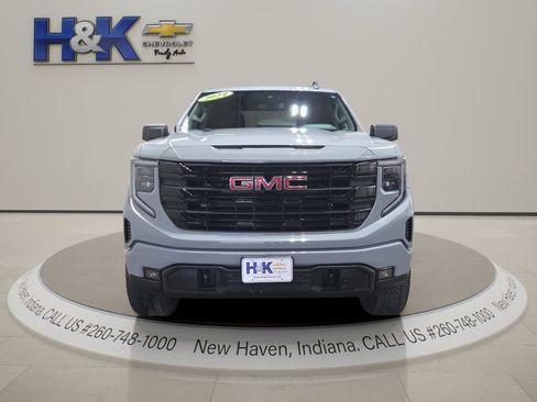Used 2024 GMC Sierra 1500 Elevation w/ X31 Off-Road Package AWD/4WD image 2