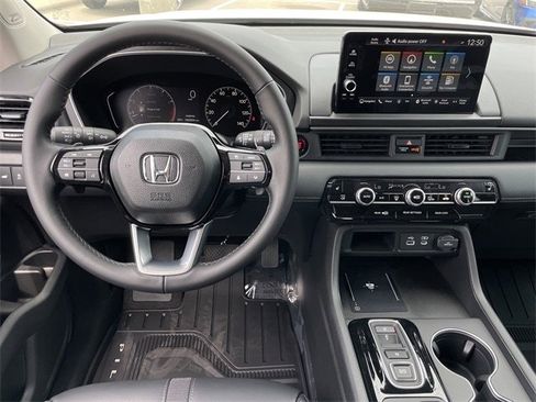 New 2025 Honda Pilot Touring image 12