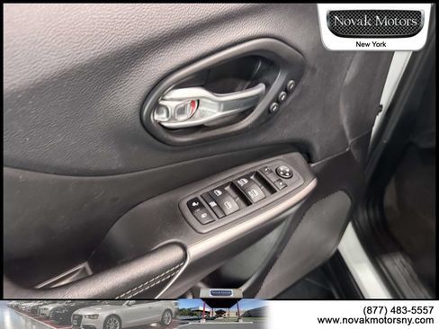 Used 2022 Jeep Cherokee Limited AWD/4WD image 14