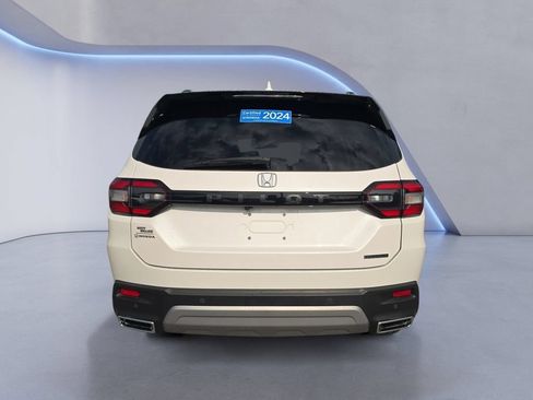 Certified 2024 Honda Pilot Touring image 4