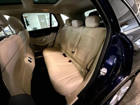 Used 2017 Mercedes-Benz GLC 300 4MATIC image 21