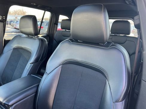 Used 2025 Jeep Grand Cherokee Altitude image 14