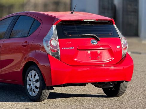 Used 2014 Toyota Prius C One image 16