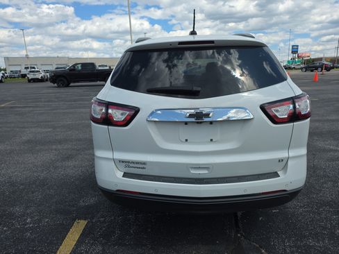 Used 2017 Chevrolet Traverse LT w/ Style and Technology Package FWD image 4