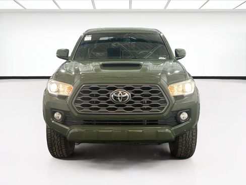 Used 2021 Toyota Tacoma TRD Sport w/ Technology Package RWD image 2