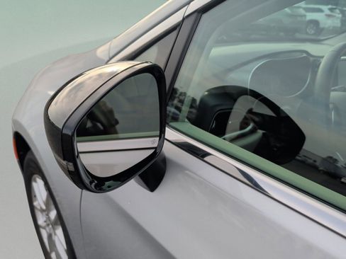 Used 2024 Chrysler Pacifica Touring-L image 13