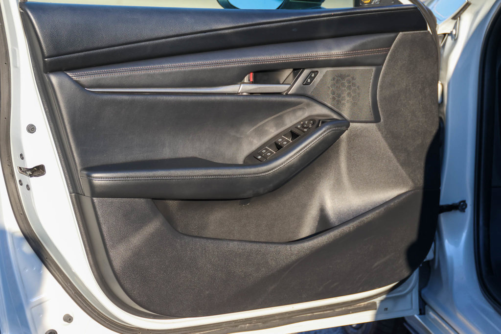 Used 2024 MAZDA MAZDA3 s FWD image 9