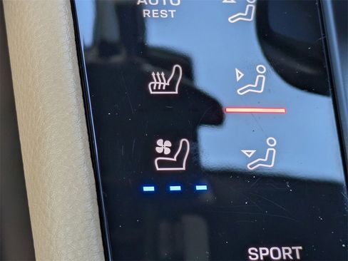 Used 2025 Porsche Macan Base image 30